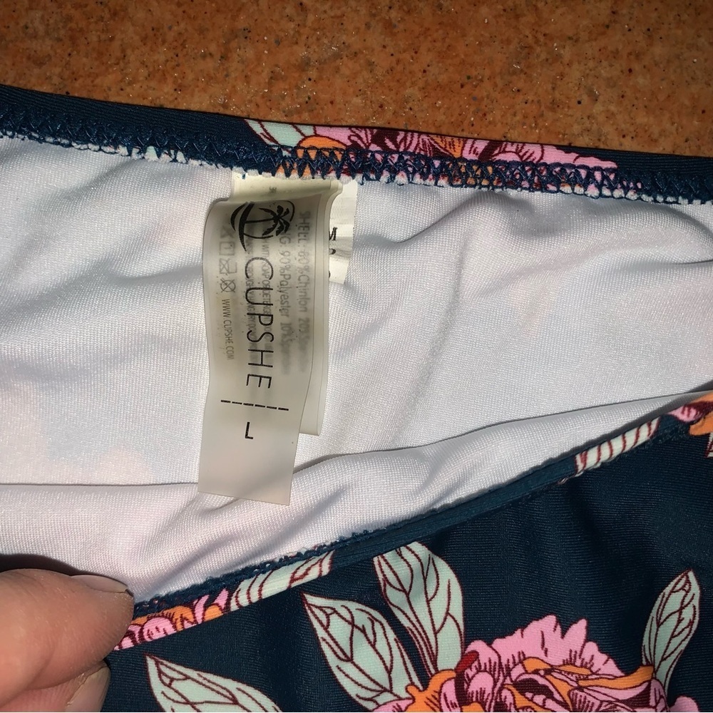 Cupshe floral bikini bottoms tie cross cross - Picture 3 of 3
